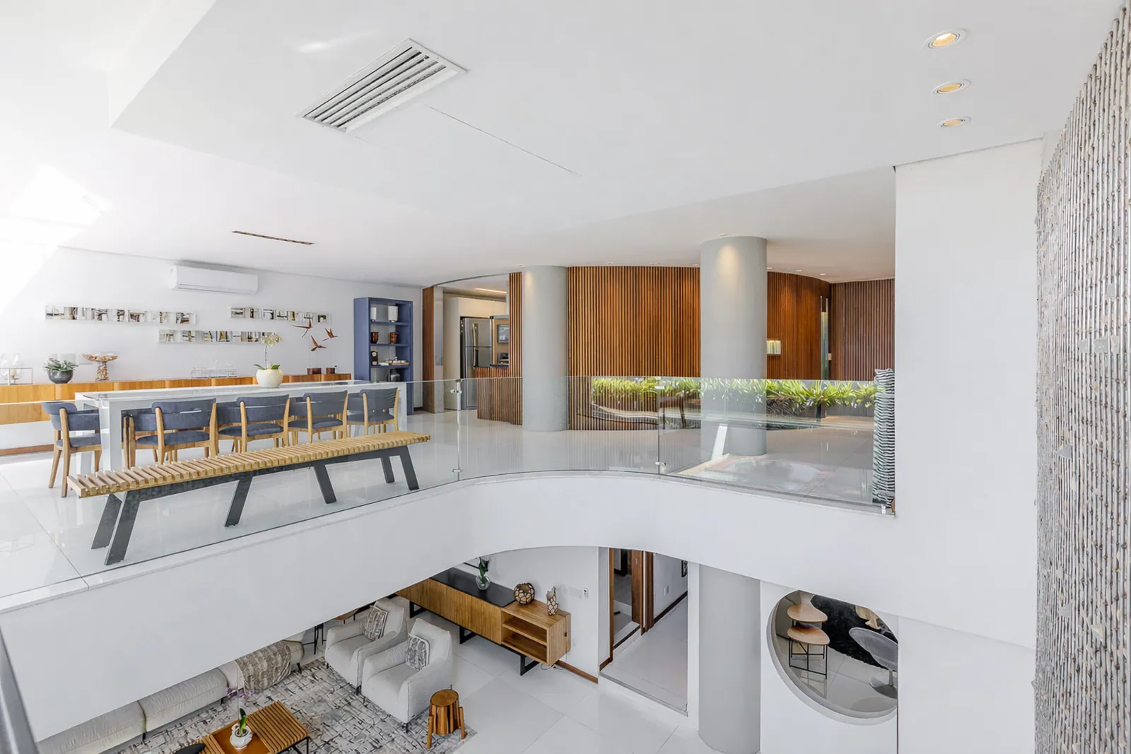The double-height volume and the staircase that crosses it