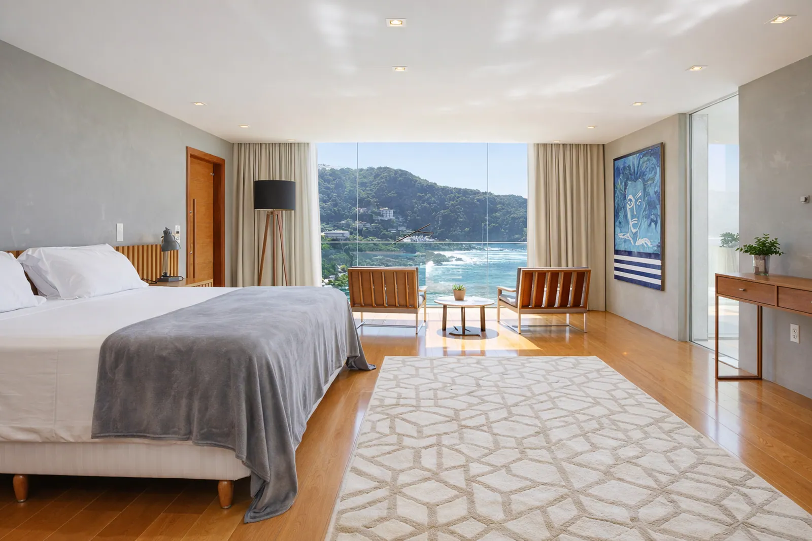 Bedroom facing the Dois Irmãos, the beach below