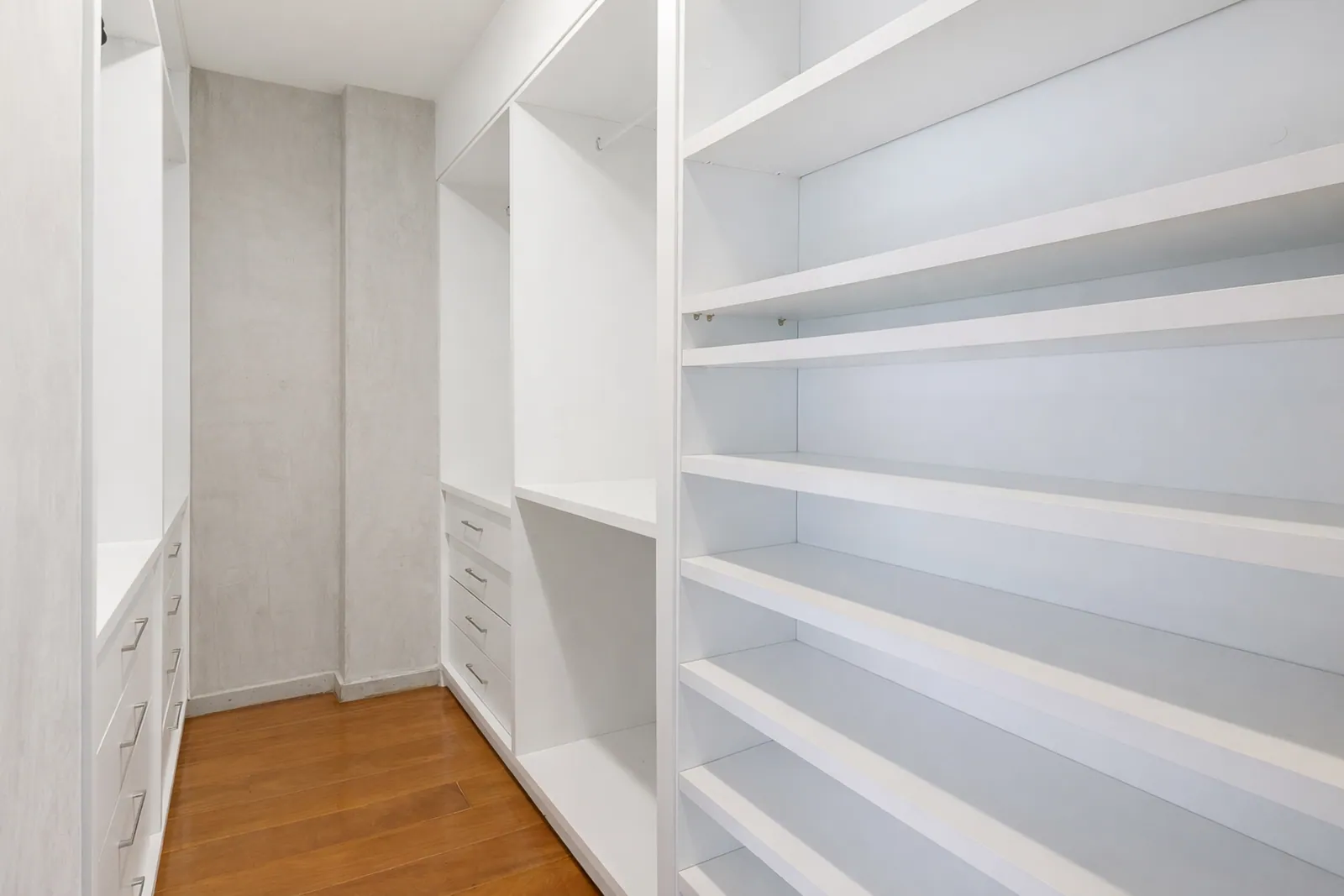 Fitted wardrobe with open shelves, wood floor